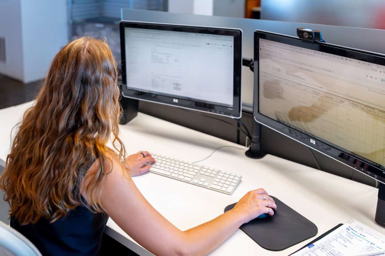 woman on the computer doing work on the 510(k) process for medical device